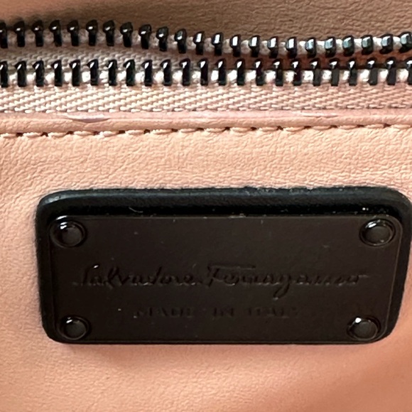 SALVATORE FERRAGAMO Vara Bow Smooth Leather Shoulder Bag - Picture 6 of 8